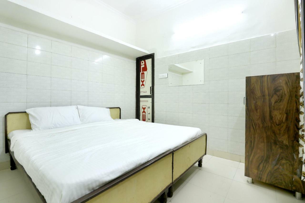 Spot On 44679 Hotel Samrat Sohana Exterior photo