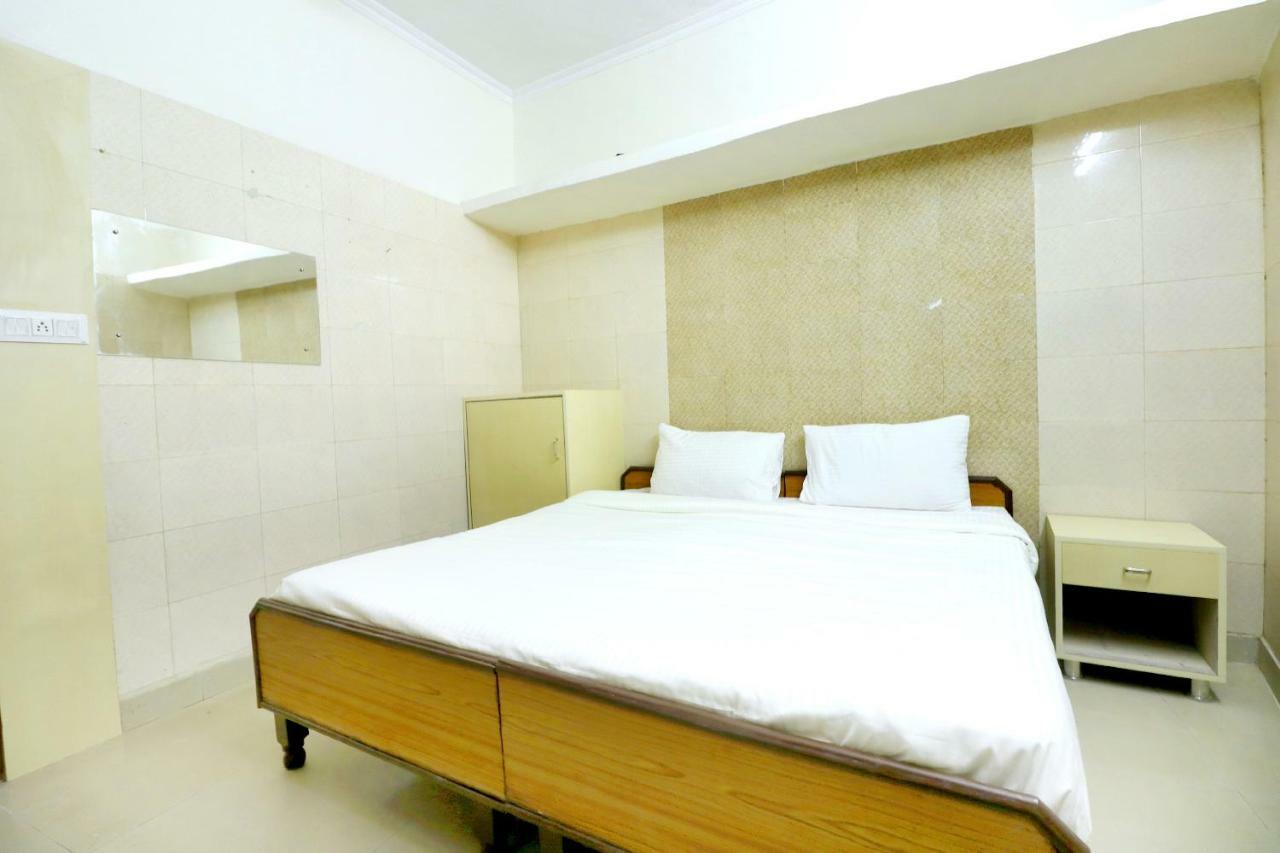 Spot On 44679 Hotel Samrat Sohana Exterior photo
