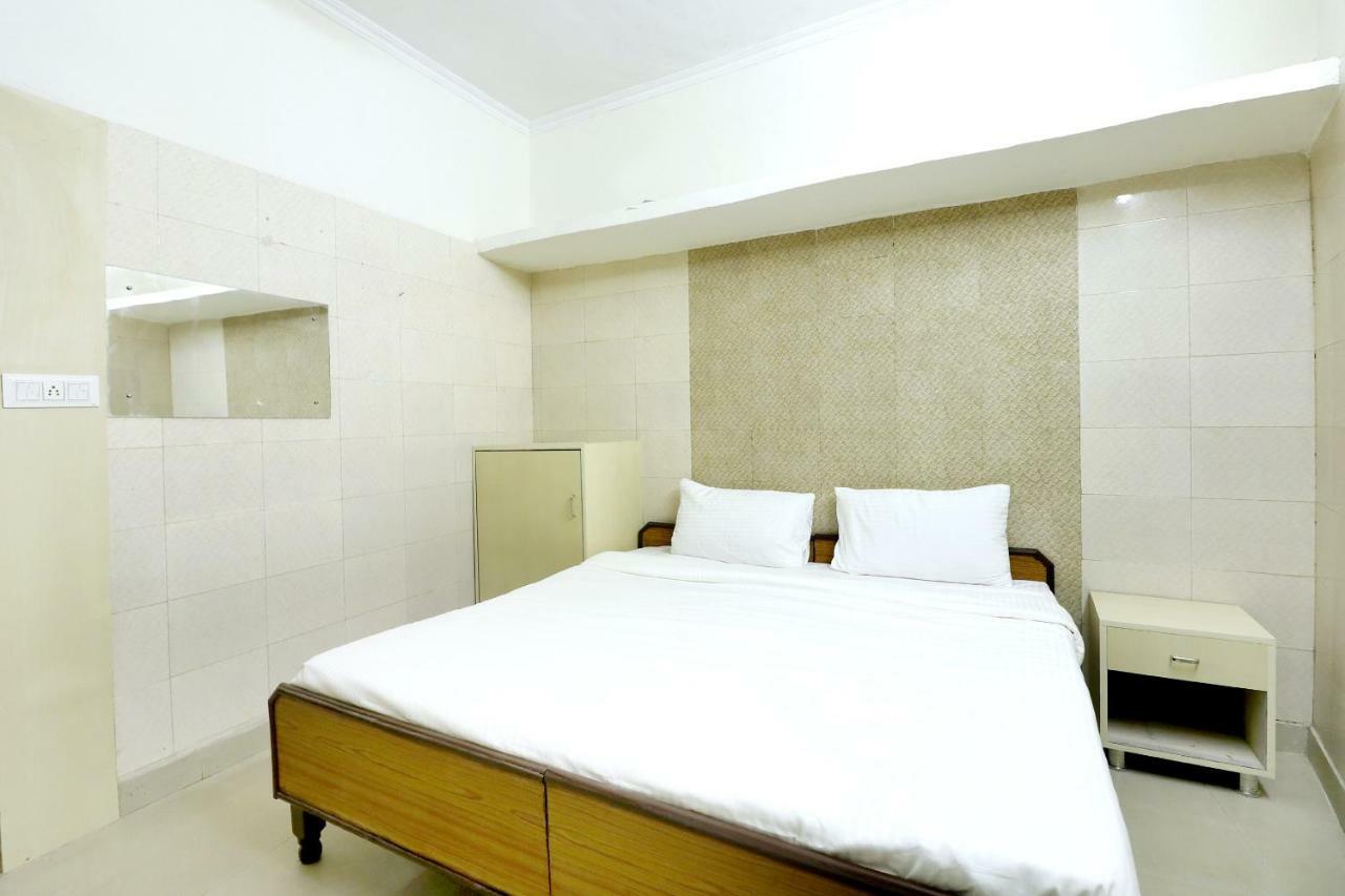 Spot On 44679 Hotel Samrat Sohana Exterior photo